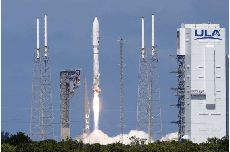 Amazon запускает тестовые спутники для своего планируемого интернет-сервиса, чтобы конкурировать с SpaceX